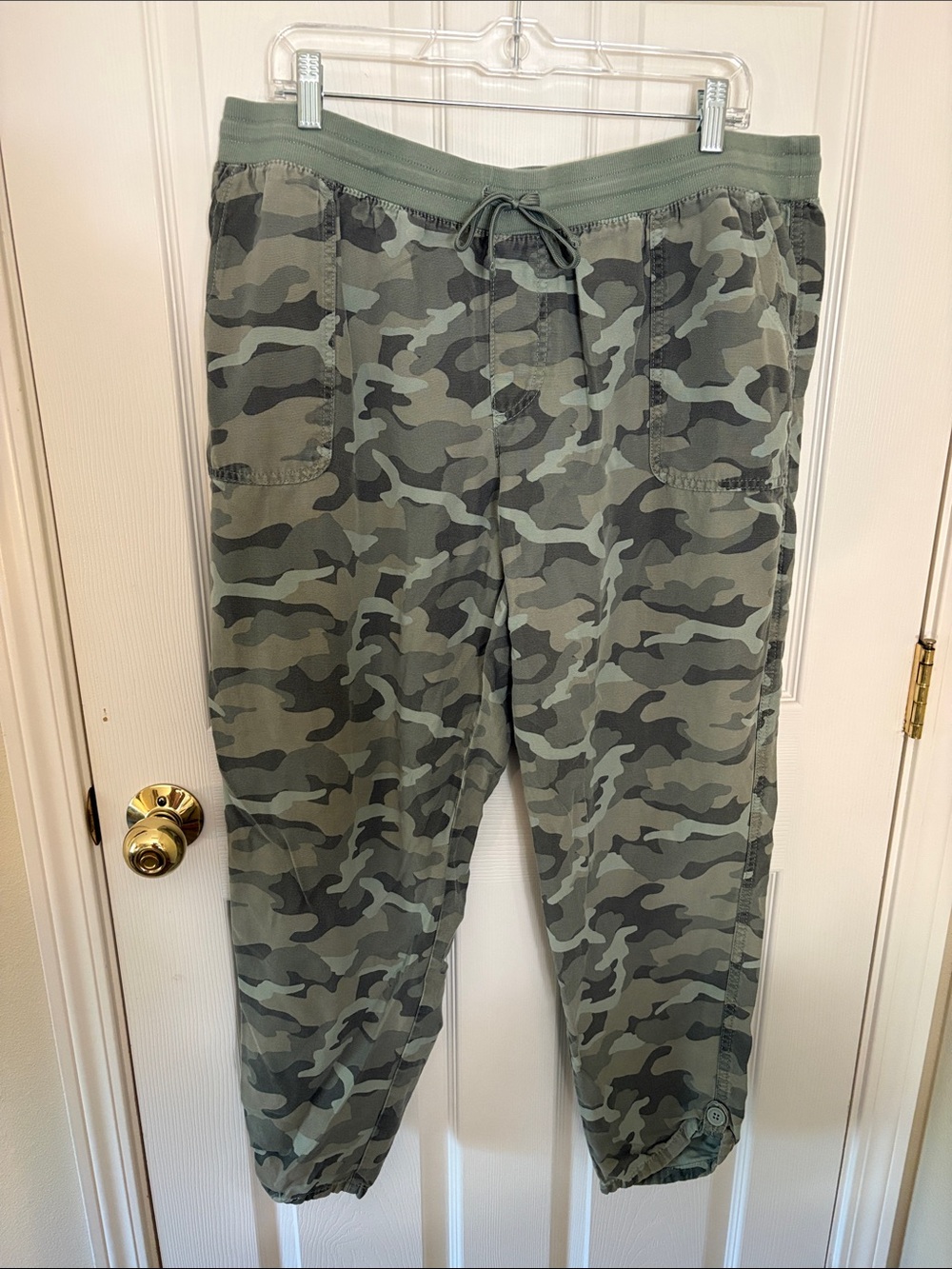 Maurices Women’s Green Camo Jogger Pants